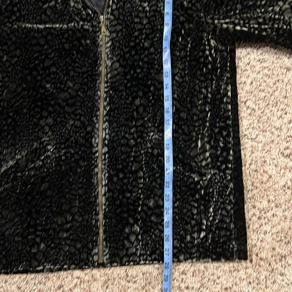 ❤️VINTAGE❤️ Black printed velour feel coat - Picture 6 of 6